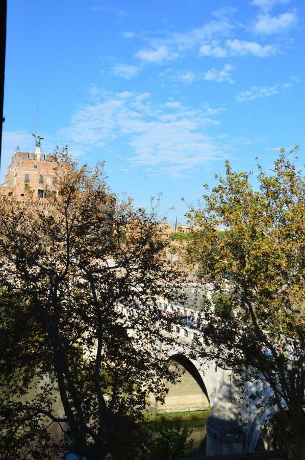 Una Finestra Su Castel Sant'Angelo Rome Exterior photo